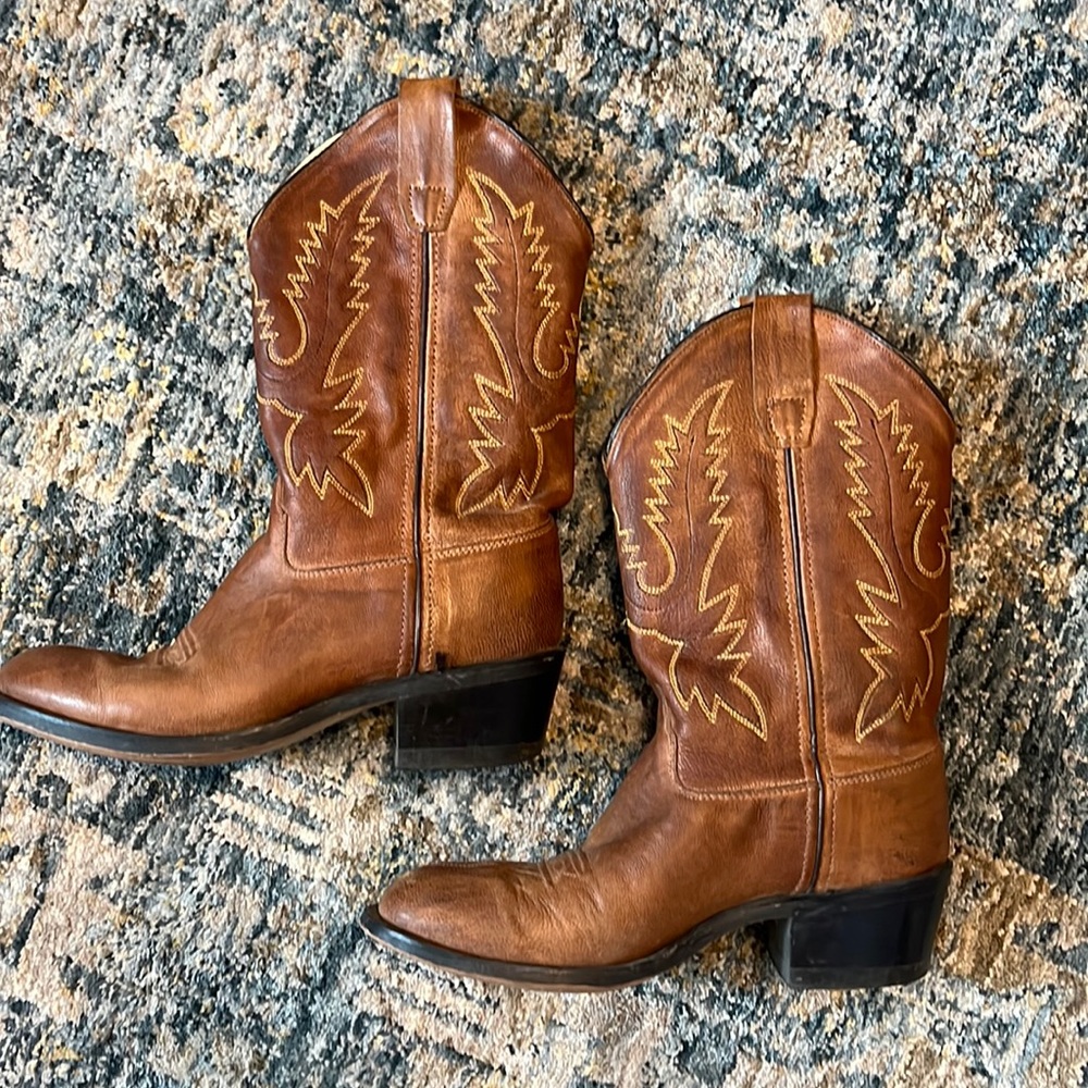 Tan cowgirl boots